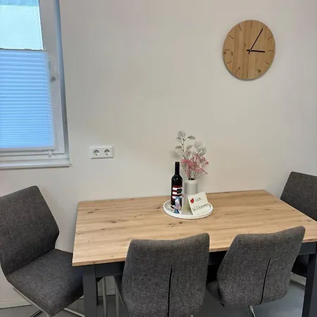 Appartement Ruhig Und Zentral Zwischen Koeln Und Duesseldorf ,nahe Schloss Dyck